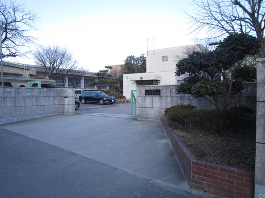 萩山中学校(中学校/中等教育学校)まで1151m Coralreef