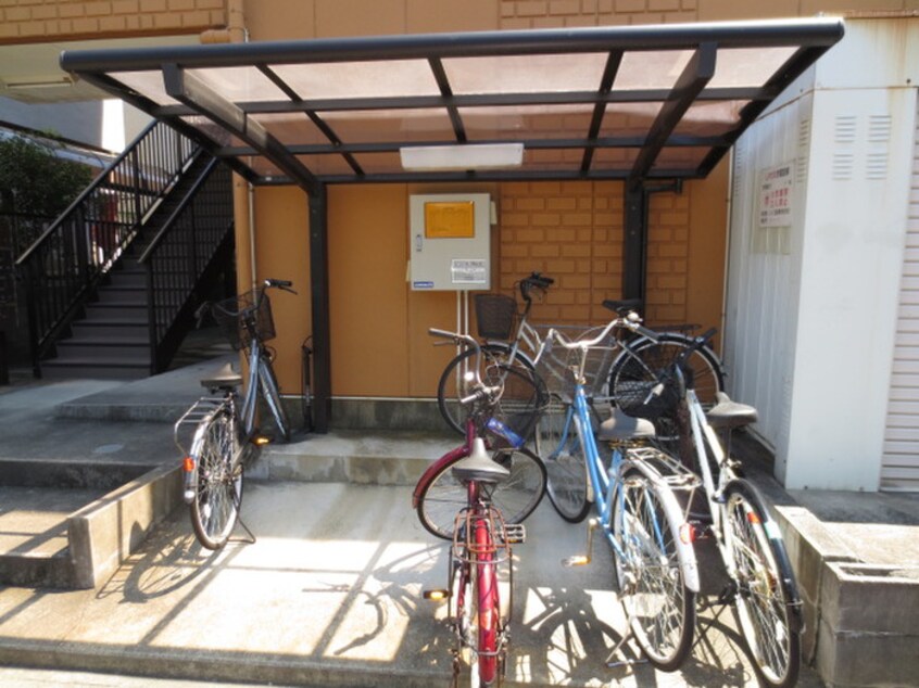 駐輪場 メゾン中央