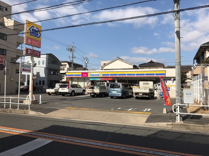 ミニストップ(コンビニ)まで225m ﾙ･ﾚｰｳﾞ向山Ⅱ