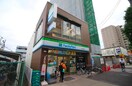 ﾌｧﾐﾘｰﾏｰﾄ志賀本通駅前店(コンビニ)まで190m カスタリア志賀本通