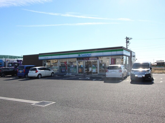 ファミリーマート(コンビニ)まで450m フル－ヴェ１番館