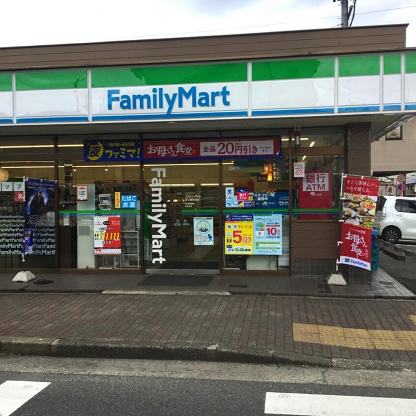ファミリーマート(コンビニ)まで398m ｶﾄﾞｰﾗ