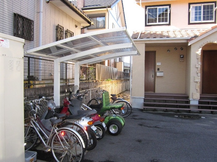 駐輪場 ネイ・ヴァンク－ル