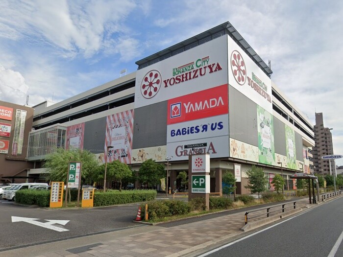 ヨシヅヤ名古屋名西店(ショッピングセンター/アウトレットモール)まで750m レトアM