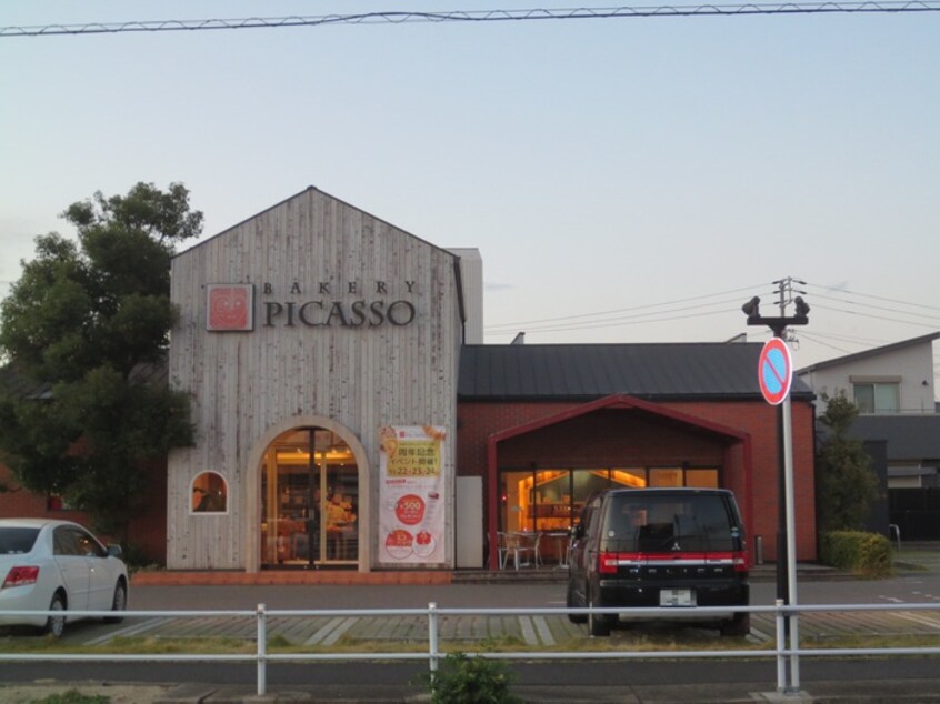 ベーカリーピカソ烏森本店(カフェ)まで536m Lino holomua壱番館