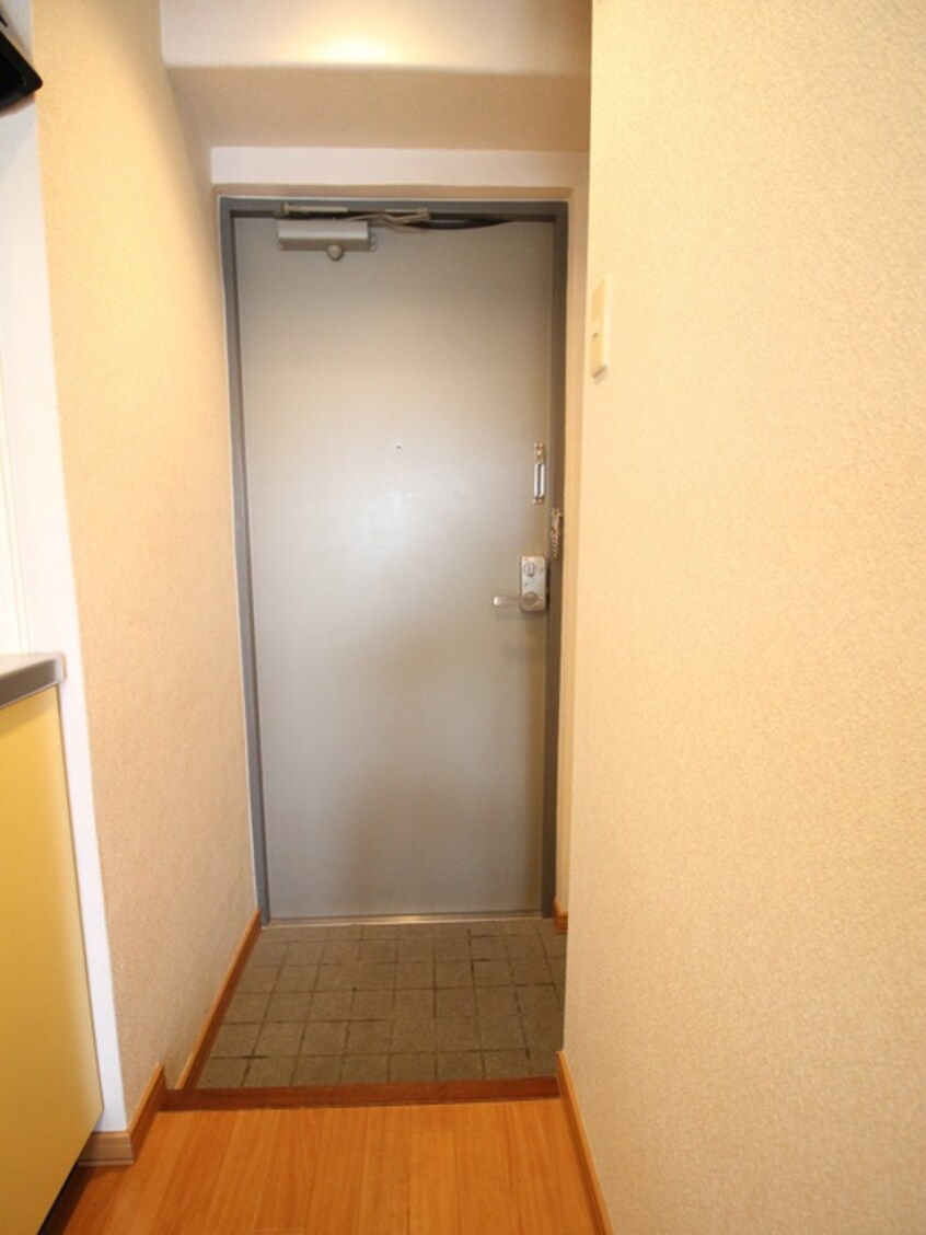 玄関 シャンブル７２