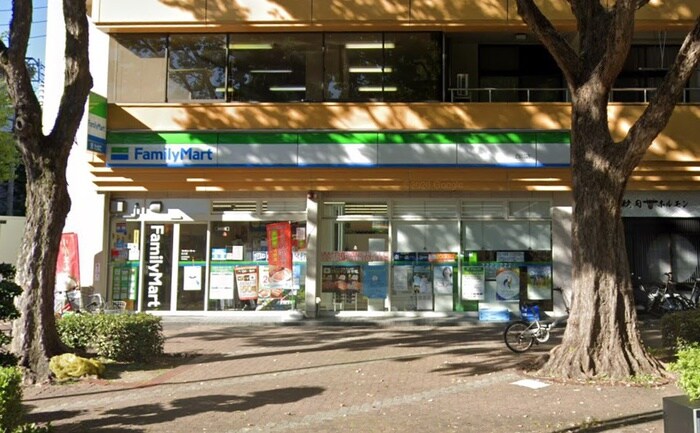 ファミリーマート白川店(コンビニ)まで300m ﾄｰｶﾝｸﾞﾗﾝﾄﾞﾏﾝｼｮﾝ栄（522）