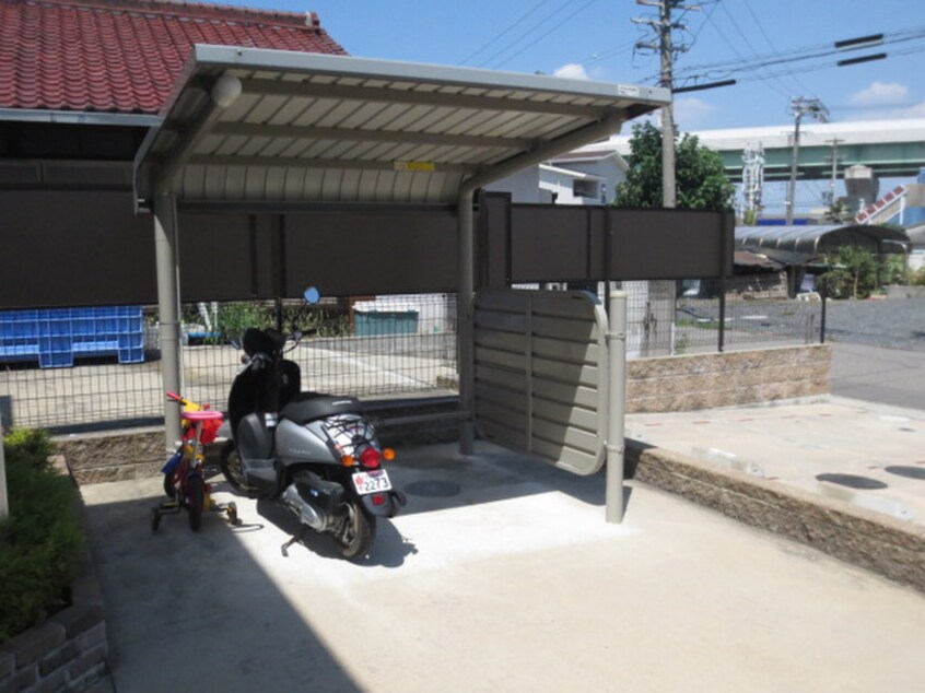 駐輪場 ネオブロ－テ