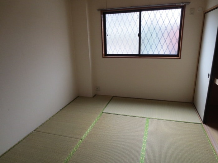 居室 ドミ－ルかみの