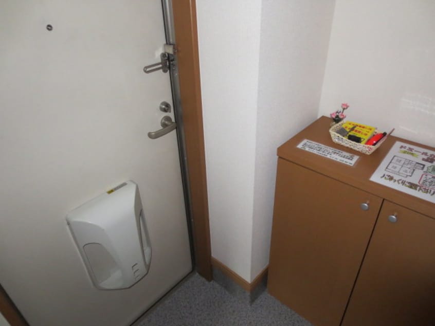 玄関 ドミ－ルかみの