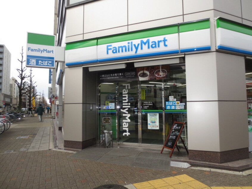 ファミリーマート(コンビニ)まで296m ﾁｻﾝﾏﾝｼｮﾝ桜通久屋(321)