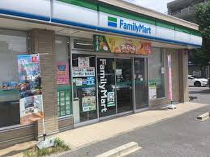 ファミリーマート(コンビニ)まで569m ロイヤルステ－ジ