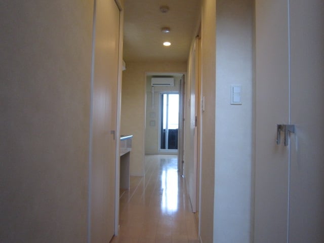 廊下 ラ・ヴィ・アン・ロ－ズ