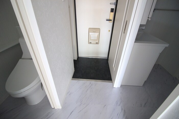 玄関 ボン・ヴィヴァン新清洲