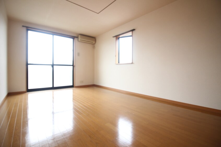 居室 ブライトカメリア