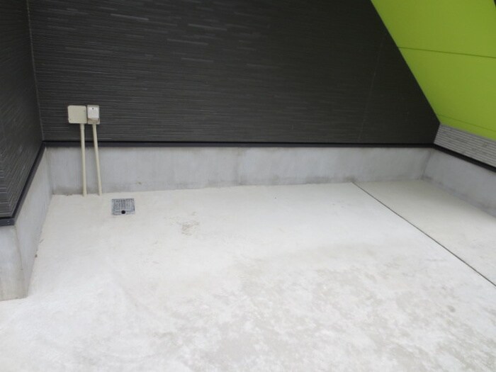 駐輪場 アルナージ川西