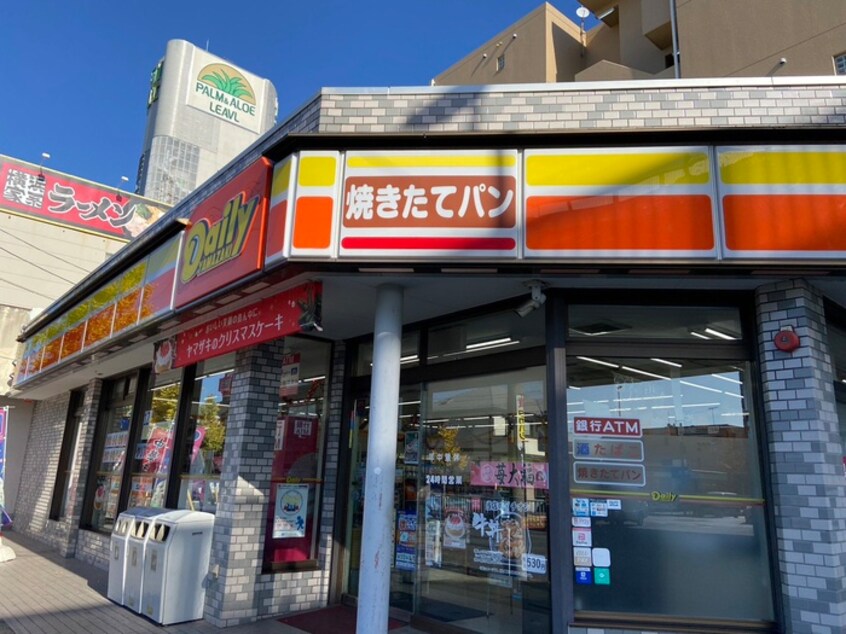 デイリーヤマザキ岩塚駅店(コンビニ)まで163m メゾンカルム