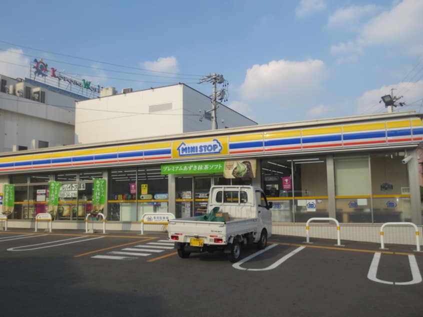 ミニストップ(コンビニ)まで50m Bonheur・cle