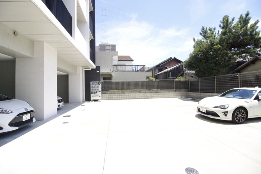 駐車場 YATOMI-DORI　RISE