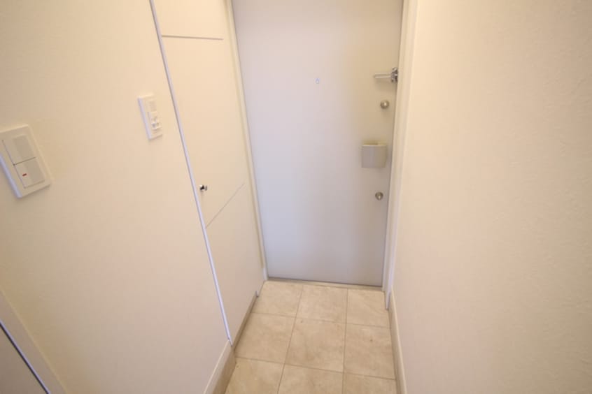 玄関 YATOMI-DORI　RISE