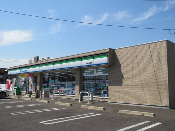 ファミリーマート扶桑中海道店(コンビニ)まで450m リサ・フラッツ
