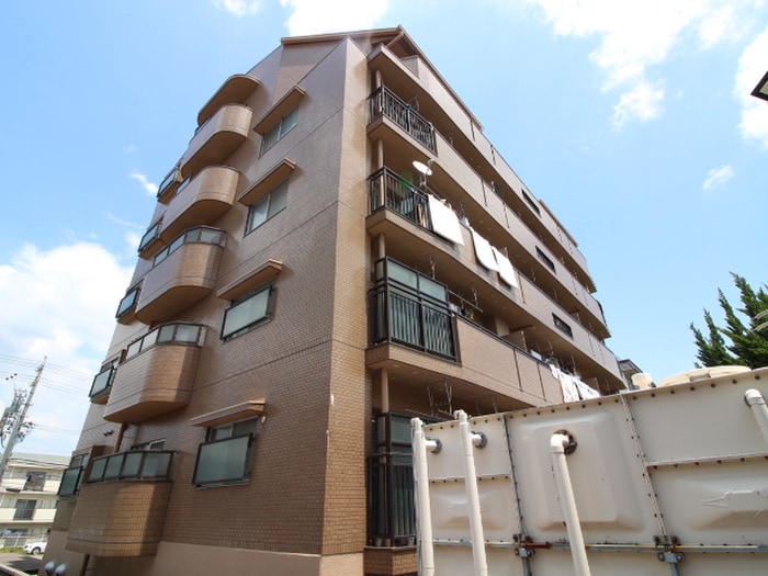 外観写真 ファミ－ル一社