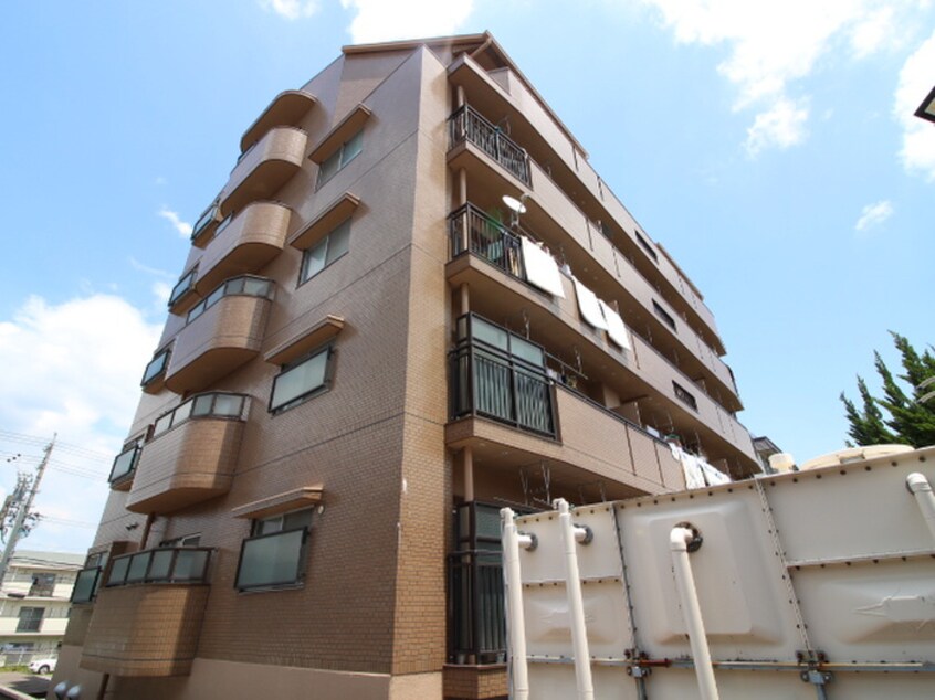 外観写真 ファミ－ル一社