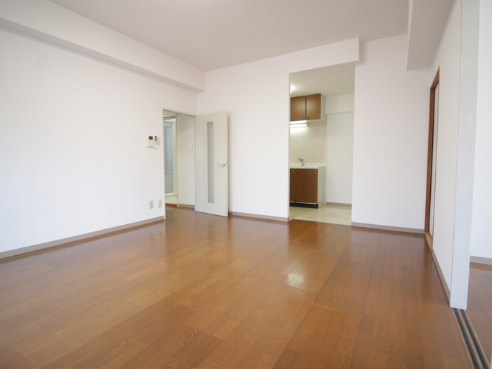 居室 ファミ－ル一社