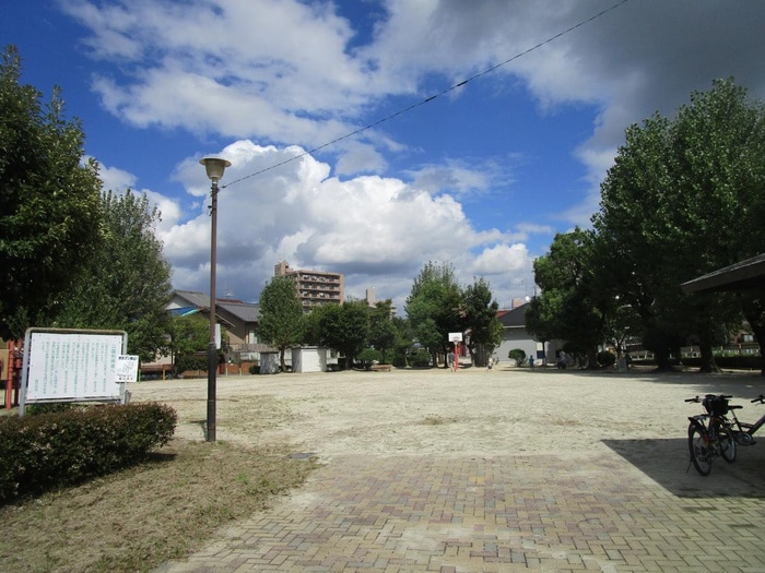 弥生公園(公園)まで600m レジーナ鳥居松