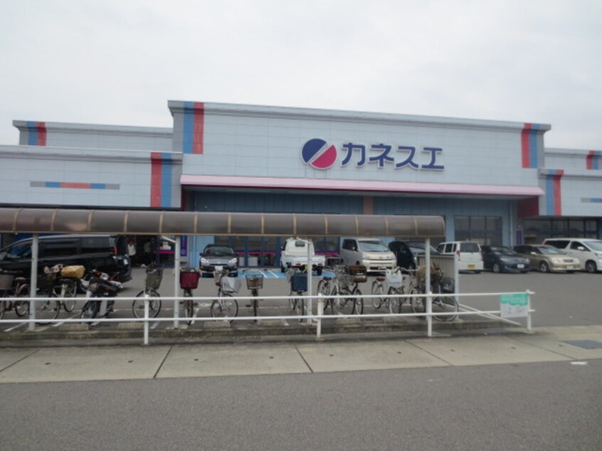 カネスエ岩倉店(スーパー)まで700m ドマ－ニ