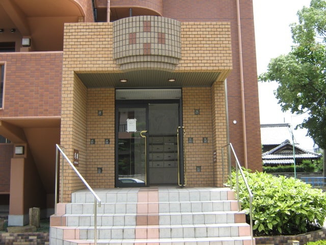 エントランス部分 ルピナス・イースト