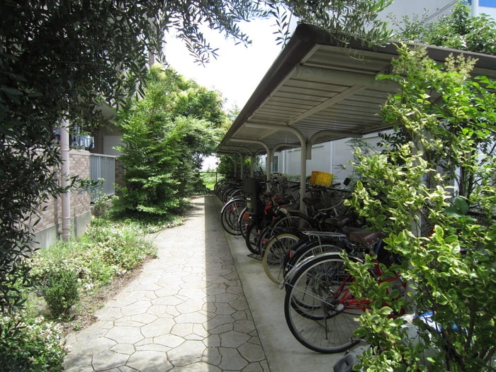 駐輪場 イストワ－ル大樹寺