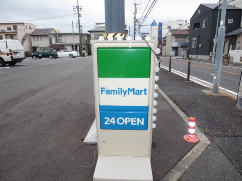 ファミリーマート(コンビニ)まで170m パルティール中村公園