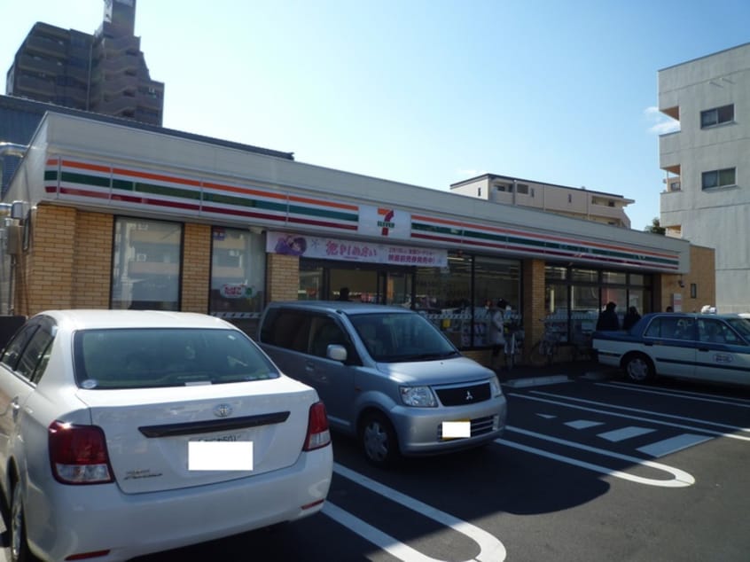 セブンレブン(コンビニ)まで681m スリーアイランドタワー車道