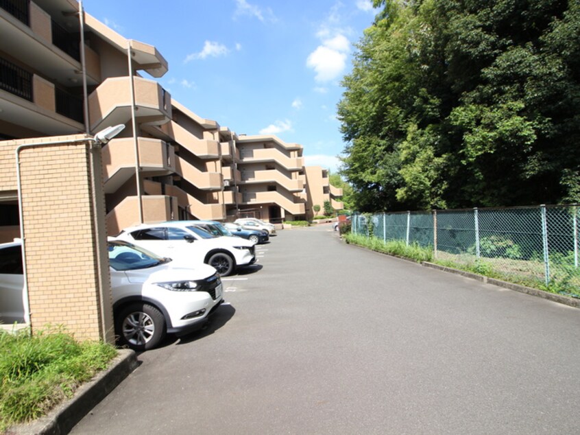 駐車場 ﾕﾆｰﾌﾞﾙ鳴海ｾｿﾞﾝ1号館（101）