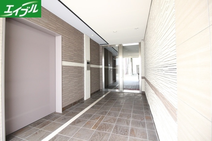 エントランス部分 フェアリ－