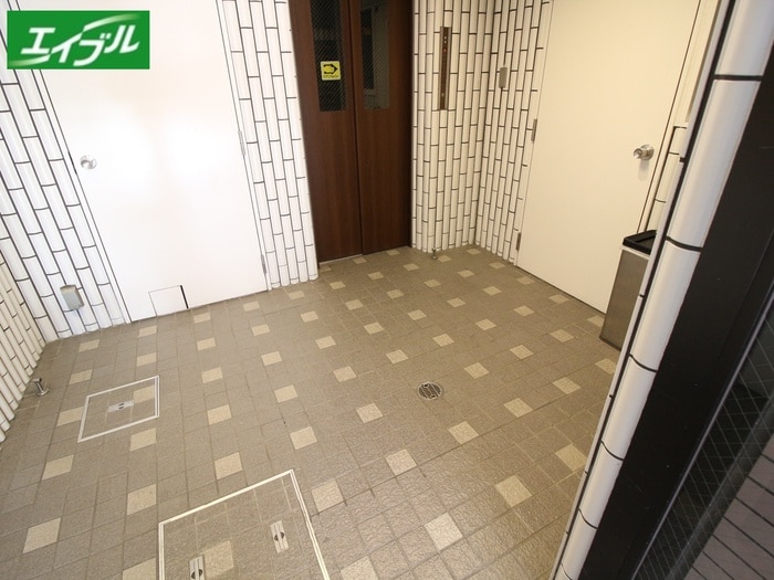 エントランス部分 レスカール白金