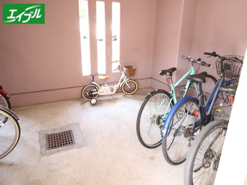 駐輪場 レスカール白金