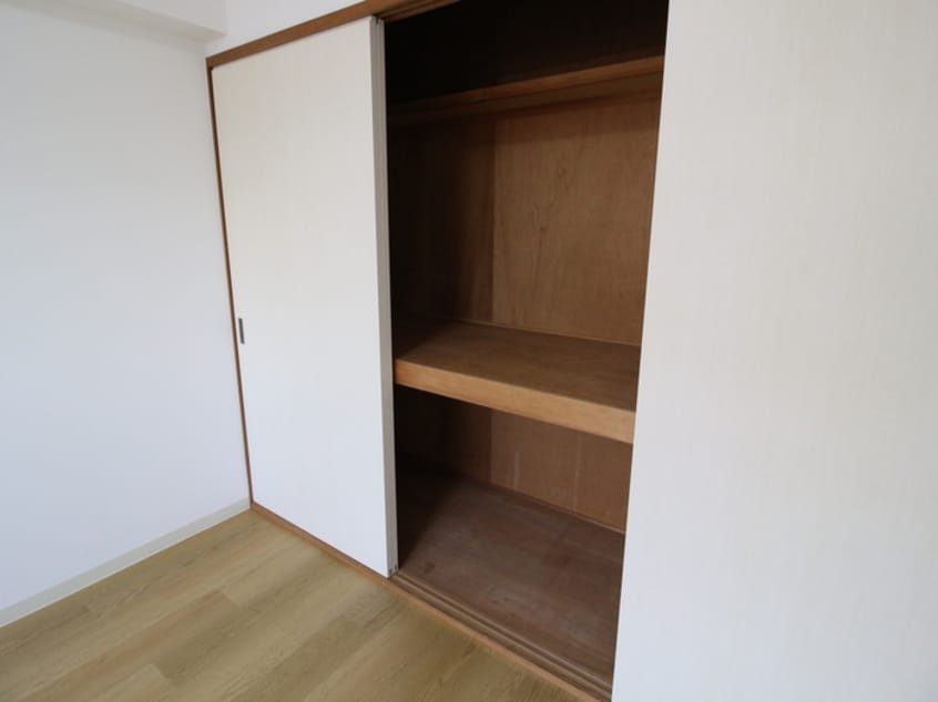 収納 レスカール白金