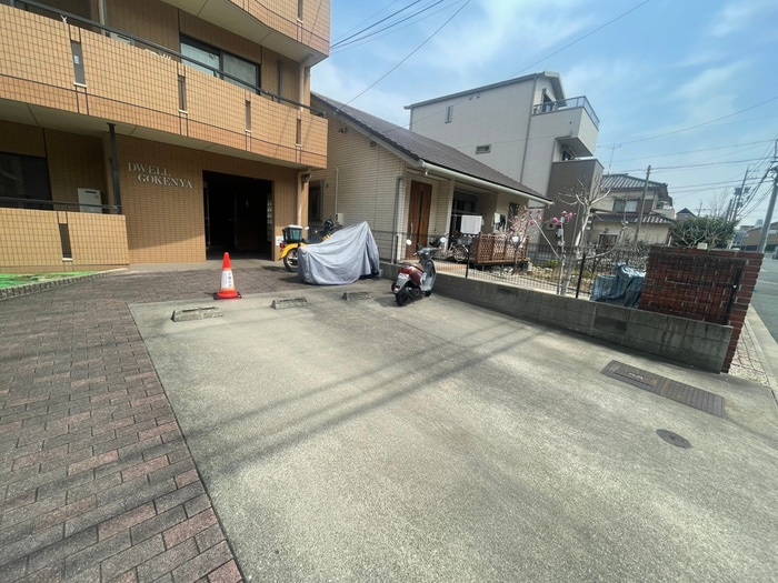 駐車場 ドゥウェル五軒家