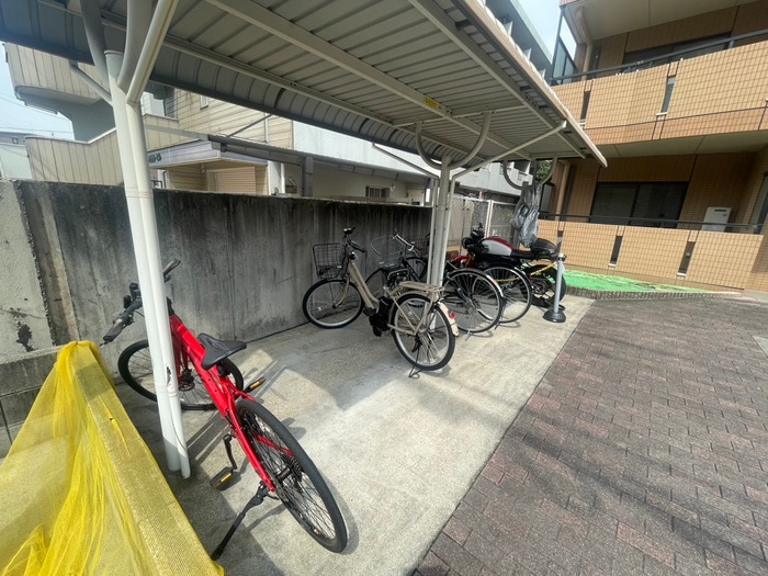 駐輪場 ドゥウェル五軒家