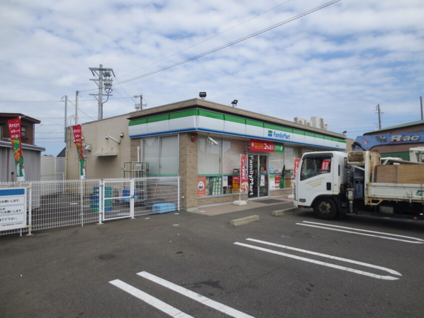 ファミリーマート 一宮西浅井店(コンビニ)まで730m ヴェルドミール