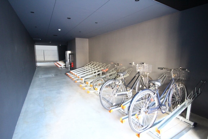 駐輪場 メイクス上前津IV