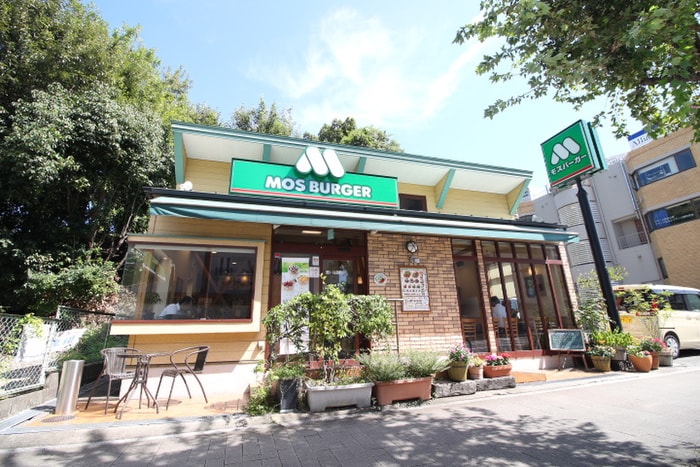 モスバーガー本山四谷通店(ファストフード)まで180m メイプルコート本山