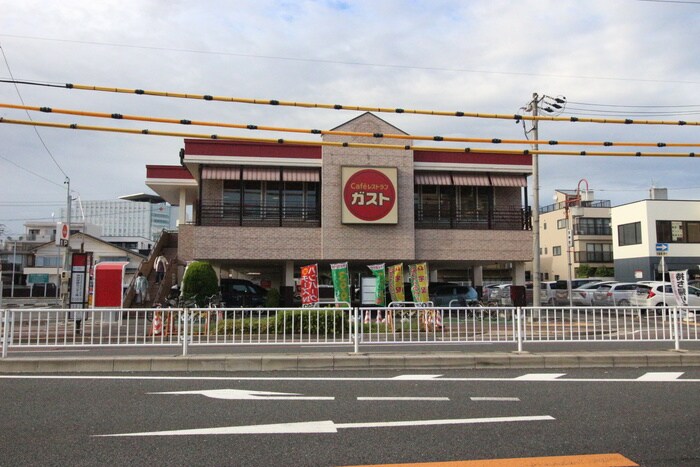 ガスト太閤通店(ファストフード)まで300m メゾンノ－ブル