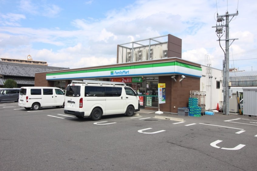 ファミリーマート(コンビニ)まで98m シティハイム平草伍番館