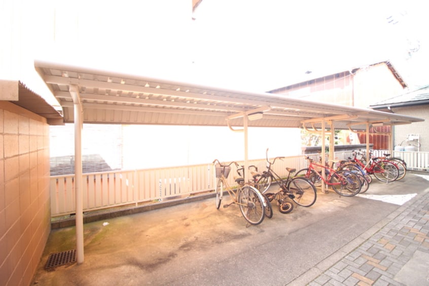 駐輪場 シャトル泉