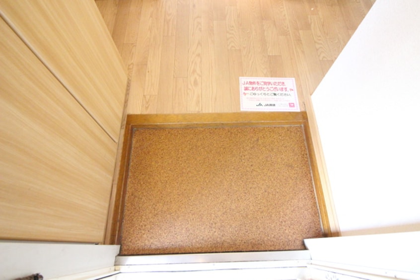 玄関 シャトル泉