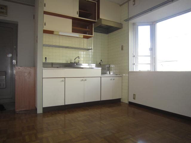 キッチン コーポラス新出