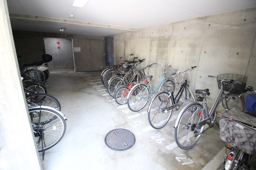 駐輪場 フォンティーヌナウ